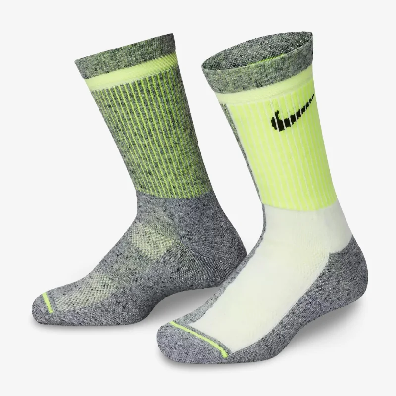 Warm wool cap for cold weather days -(Kids) Nike Dri-Fit Everyday Essential Crew Socks (1 Pack) Black / Volt DM7822-133