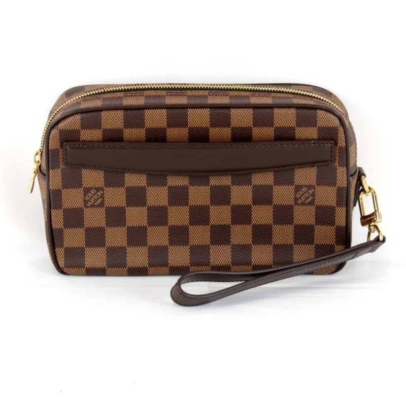 Handle bags with vintage clasps for nostalgia -Louis Vuitton  Damier Canvas Clutch Bag (Pre-Owned)