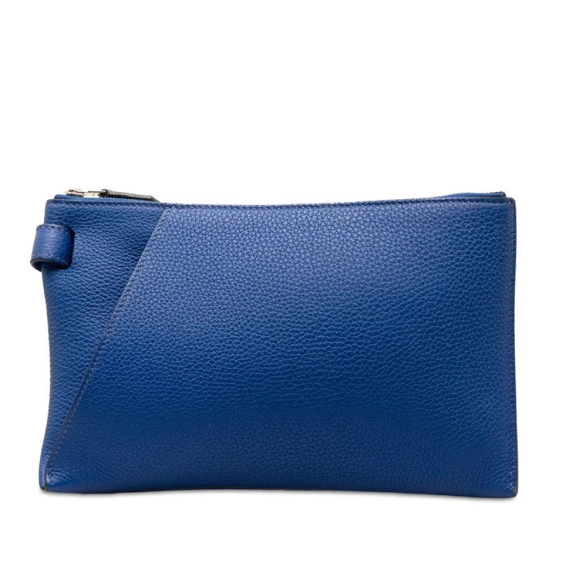 Handle bags with expandable sides for flexibility -Hermes  Togo Leather Clutch Bag (Pre-Owned)