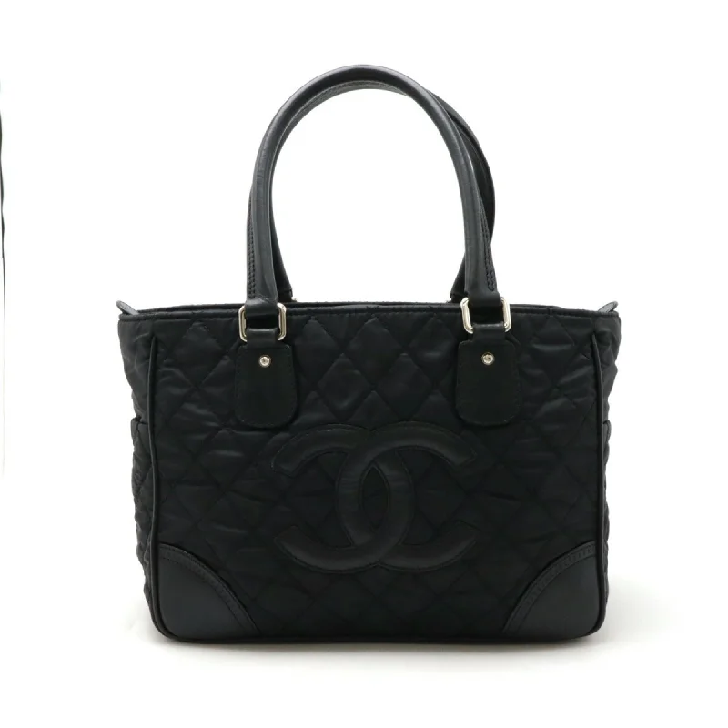 Handle bags with bohemian tassel embellishments -Chanel  Leather Shoulder Bag Tote Bag (Pre-Owned)