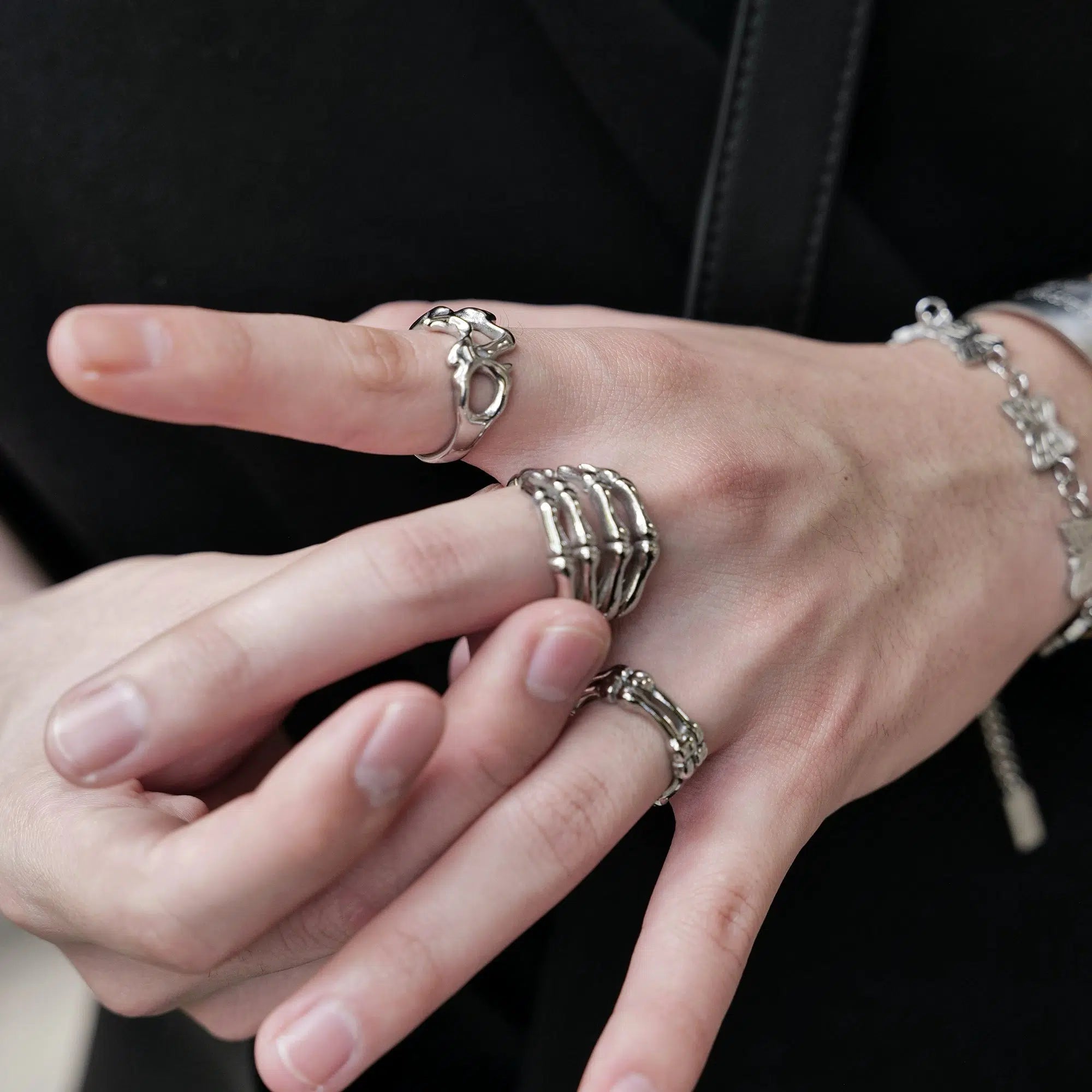 Women’s rings with crescent peridot for green -Finger Palm Bone Ring