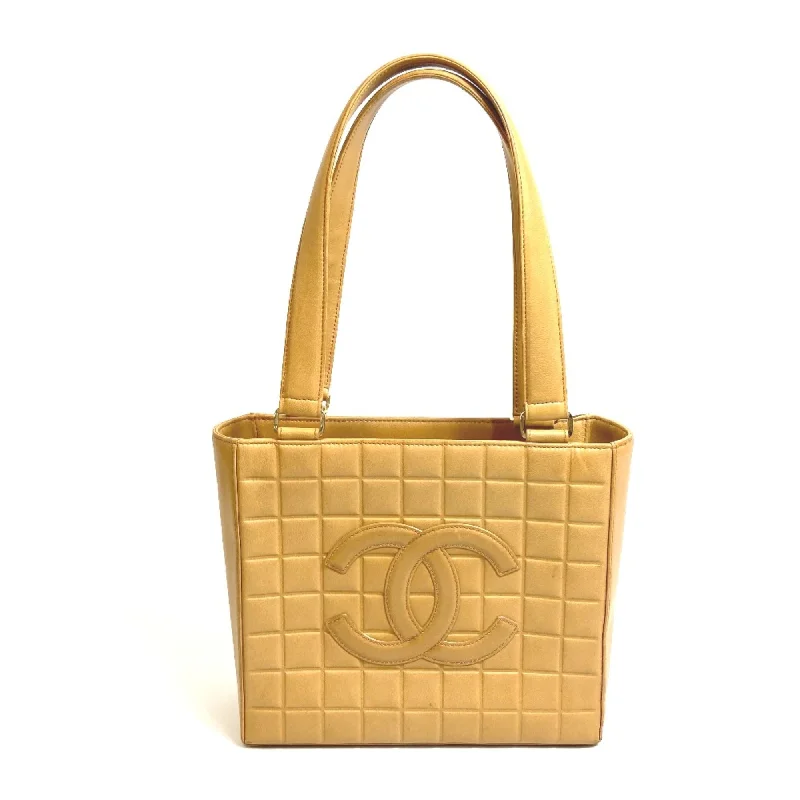 Handle bags with artistic prints for creativity -Chanel  Leather Tote Bag (Pre-Owned)