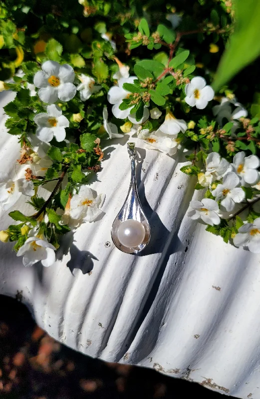 Necklaces and pendants with diamond pendants for a luxurious sparkling effect-Pretty In Pearl Pendant